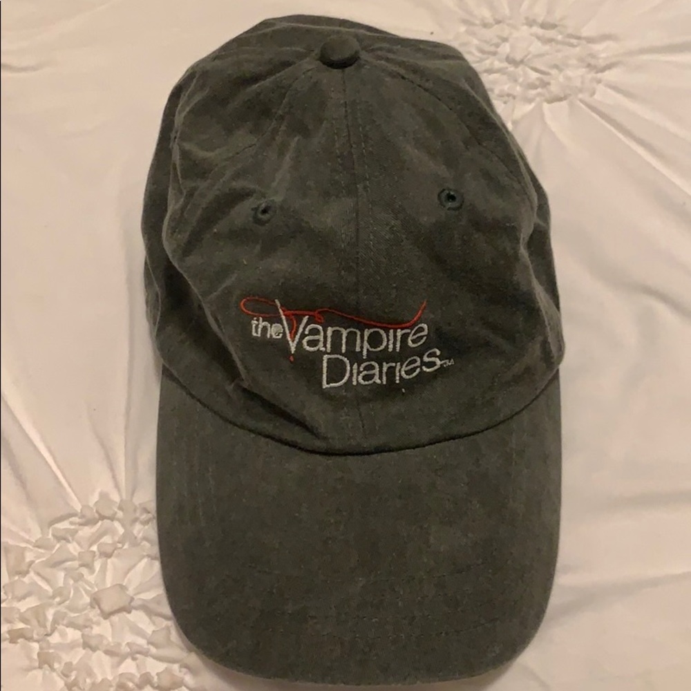 Grey hat